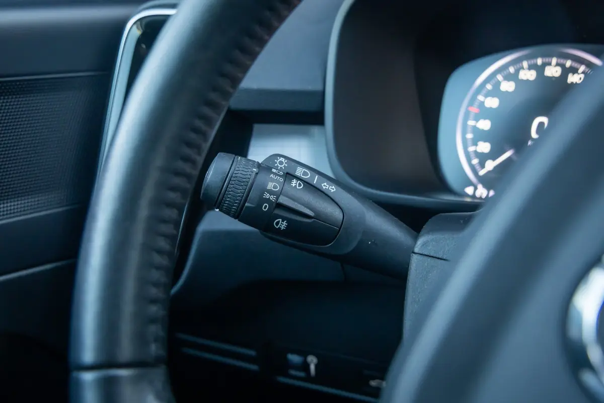 1.5 T3 Momentum | Achteruitrijcamera | Cruise control | Vooruitverwarming | Parkeersensoren Voor/Achter | elektrisch verstelbare spiegles | Achteruitrijcamera | Buitenspiegels elektrisch ink