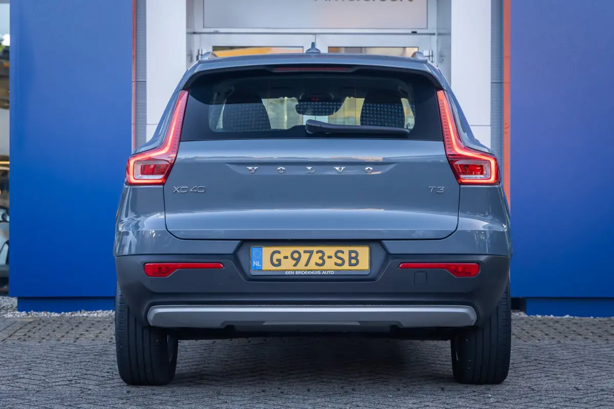 1.5 T3 Momentum | Achteruitrijcamera | Cruise control | Vooruitverwarming | Parkeersensoren Voor/Achter | elektrisch verstelbare spiegles | Achteruitrijcamera | Buitenspiegels elektrisch ink