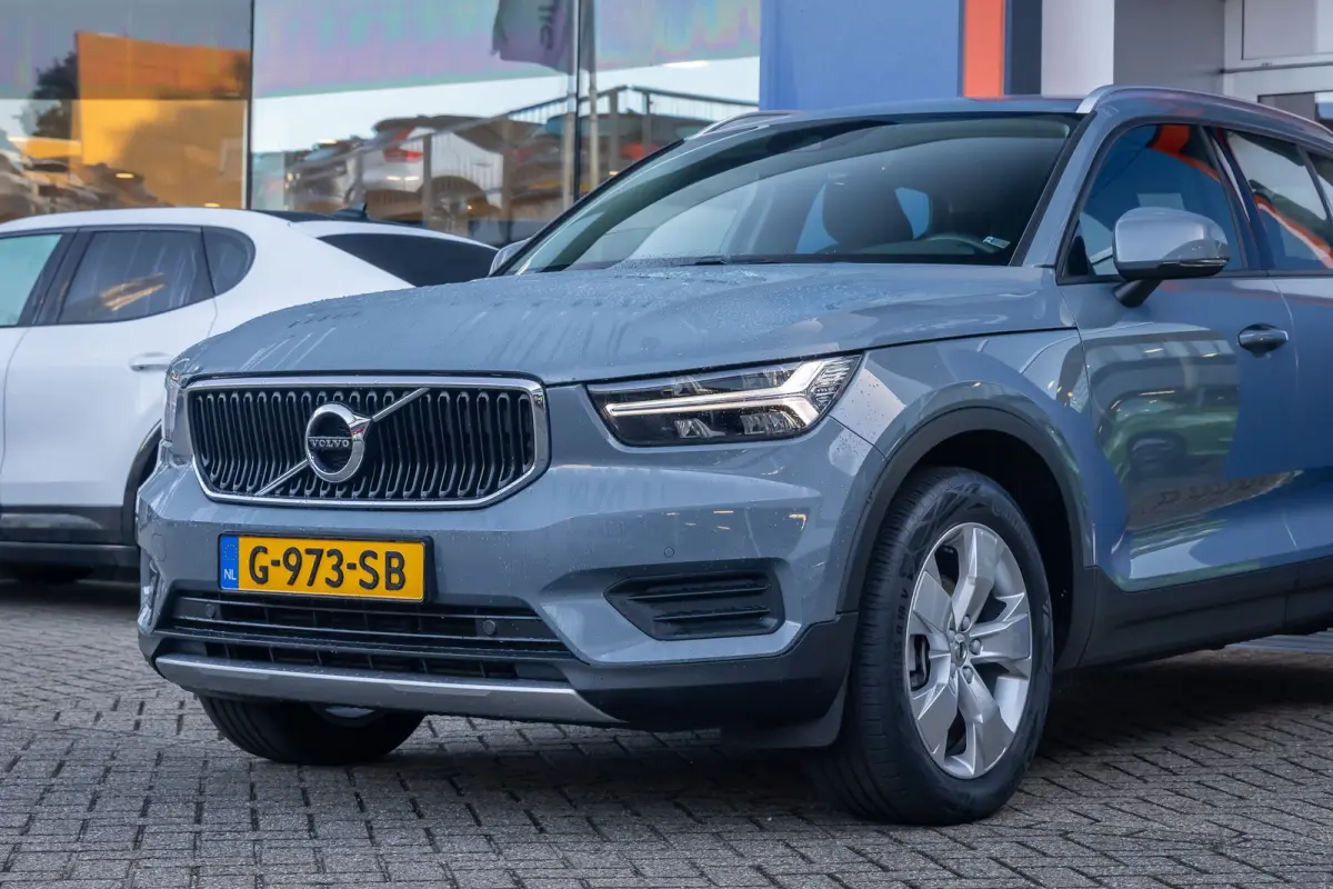 1.5 T3 Momentum | Achteruitrijcamera | Cruise control | Vooruitverwarming | Parkeersensoren Voor/Achter | elektrisch verstelbare spiegles | Achteruitrijcamera | Buitenspiegels elektrisch ink