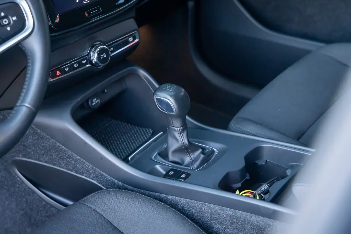 1.5 T3 Momentum | Achteruitrijcamera | Cruise control | Vooruitverwarming | Parkeersensoren Voor/Achter | elektrisch verstelbare spiegles | Achteruitrijcamera | Buitenspiegels elektrisch ink