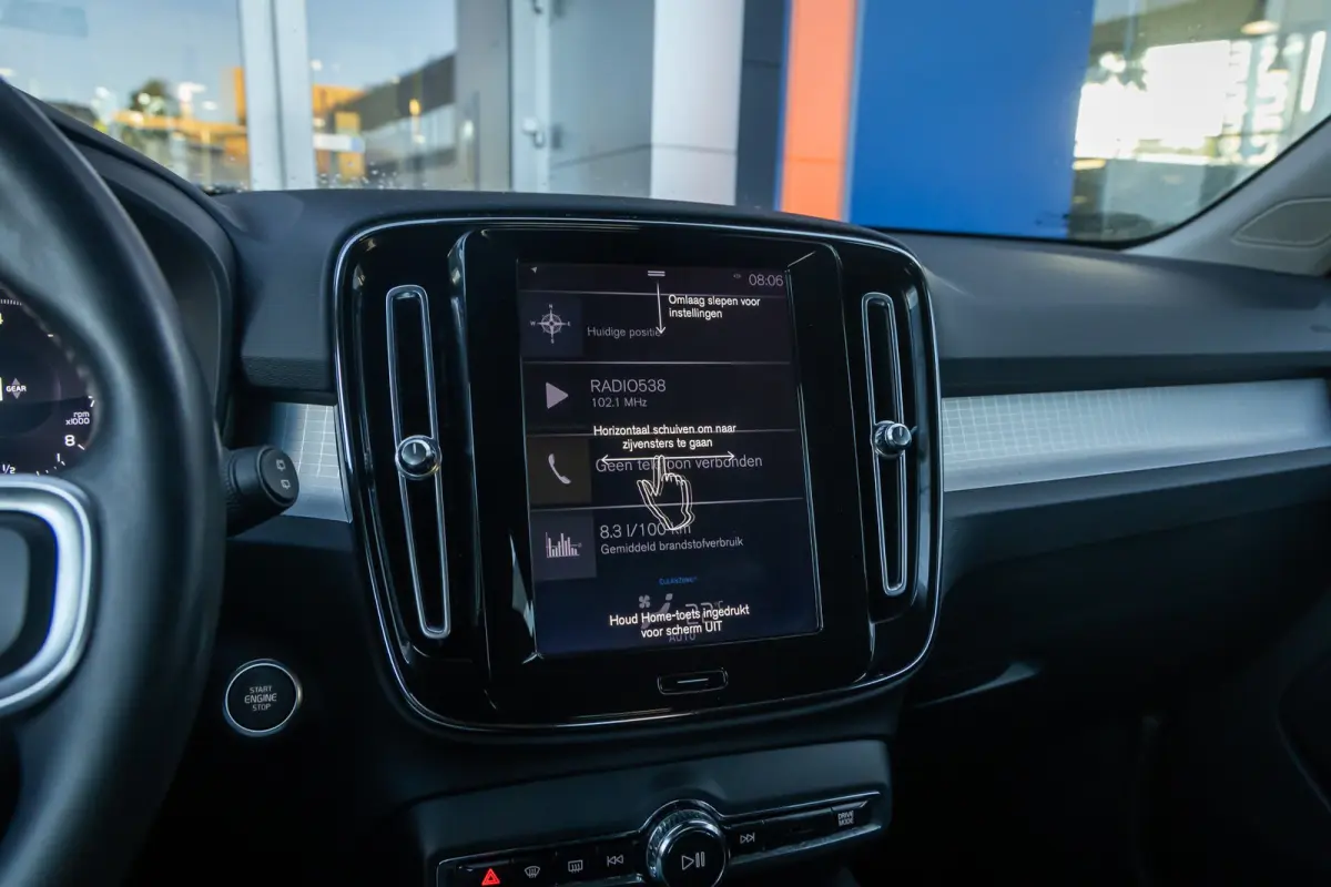 1.5 T3 Momentum | Achteruitrijcamera | Cruise control | Vooruitverwarming | Parkeersensoren Voor/Achter | elektrisch verstelbare spiegles | Achteruitrijcamera | Buitenspiegels elektrisch ink