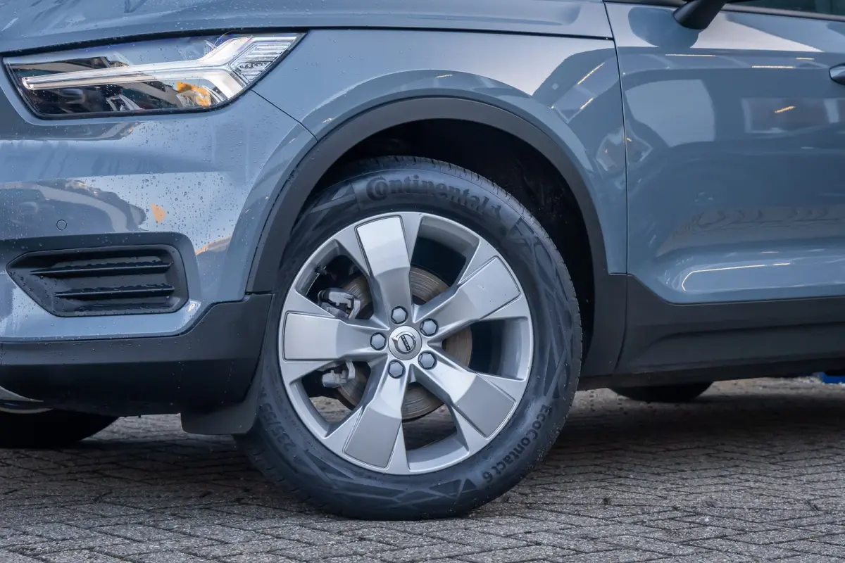 1.5 T3 Momentum | Achteruitrijcamera | Cruise control | Vooruitverwarming | Parkeersensoren Voor/Achter | elektrisch verstelbare spiegles | Achteruitrijcamera | Buitenspiegels elektrisch ink