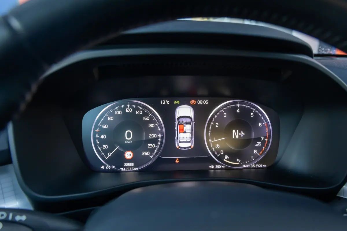 1.5 T3 Momentum | Achteruitrijcamera | Cruise control | Vooruitverwarming | Parkeersensoren Voor/Achter | elektrisch verstelbare spiegles | Achteruitrijcamera | Buitenspiegels elektrisch ink