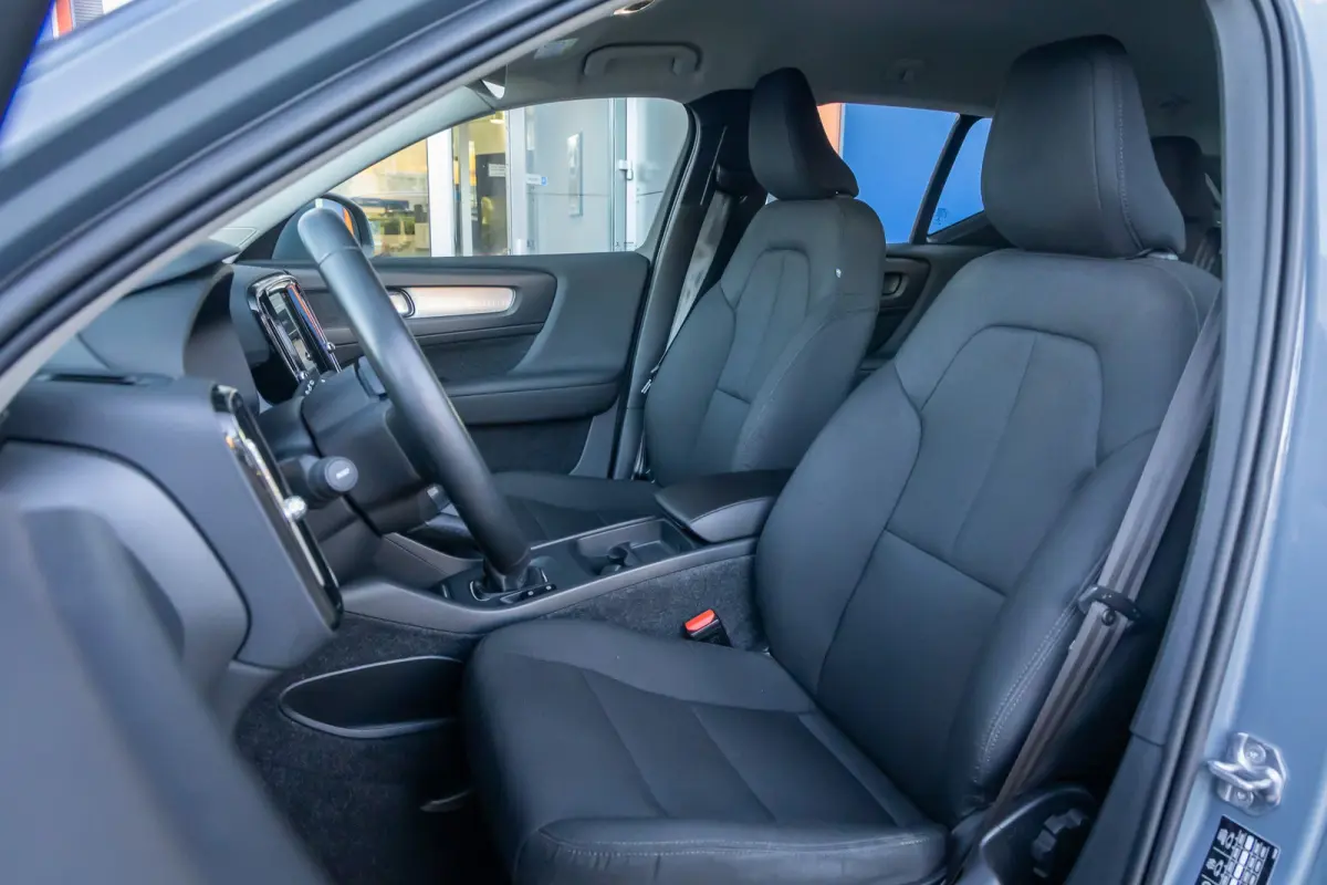 1.5 T3 Momentum | Achteruitrijcamera | Cruise control | Vooruitverwarming | Parkeersensoren Voor/Achter | elektrisch verstelbare spiegles | Achteruitrijcamera | Buitenspiegels elektrisch ink