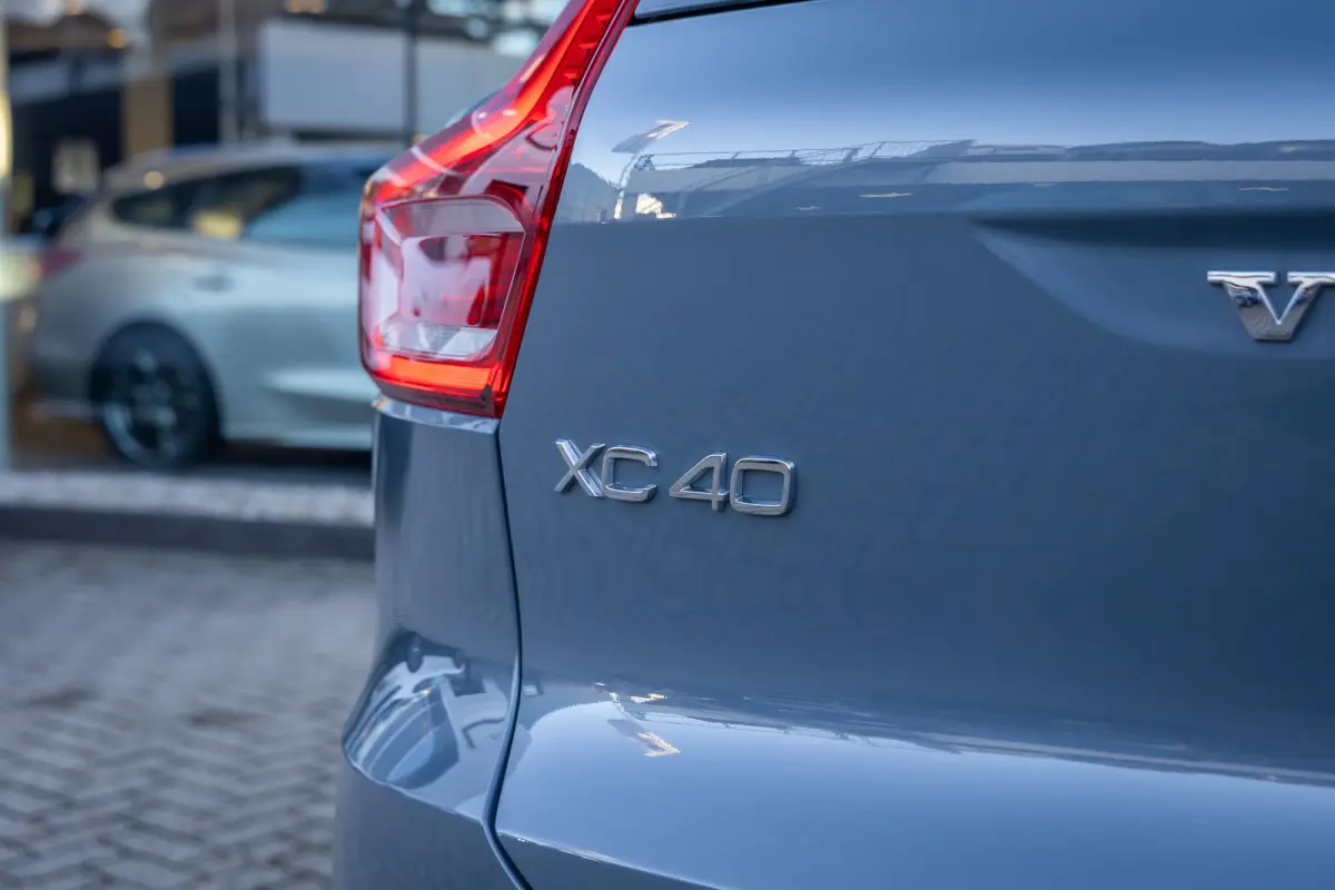 1.5 T3 Momentum | Achteruitrijcamera | Cruise control | Vooruitverwarming | Parkeersensoren Voor/Achter | elektrisch verstelbare spiegles | Achteruitrijcamera | Buitenspiegels elektrisch ink
