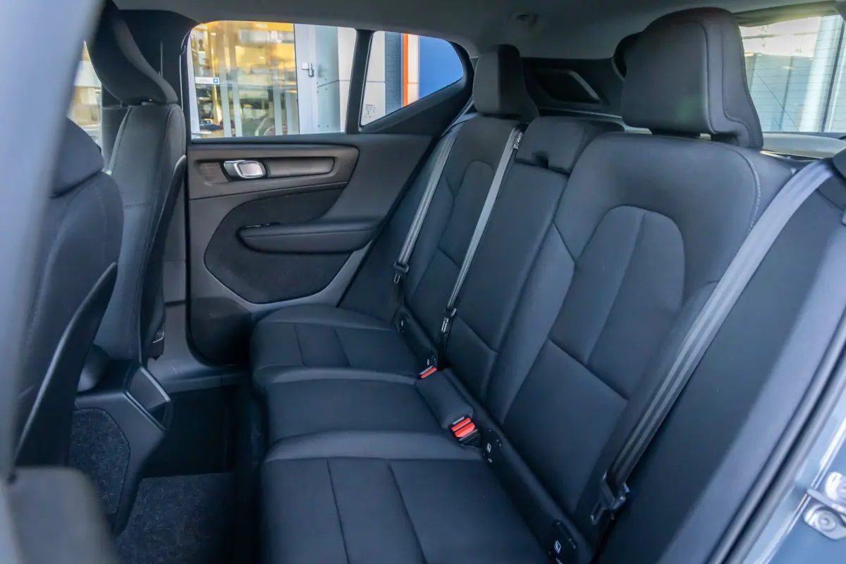 1.5 T3 Momentum | Achteruitrijcamera | Cruise control | Vooruitverwarming | Parkeersensoren Voor/Achter | elektrisch verstelbare spiegles | Achteruitrijcamera | Buitenspiegels elektrisch ink