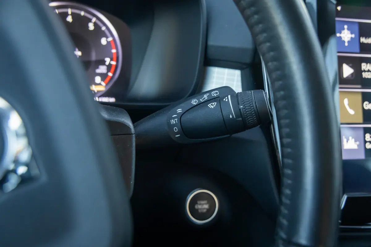 1.5 T3 Momentum | Achteruitrijcamera | Cruise control | Vooruitverwarming | Parkeersensoren Voor/Achter | elektrisch verstelbare spiegles | Achteruitrijcamera | Buitenspiegels elektrisch ink