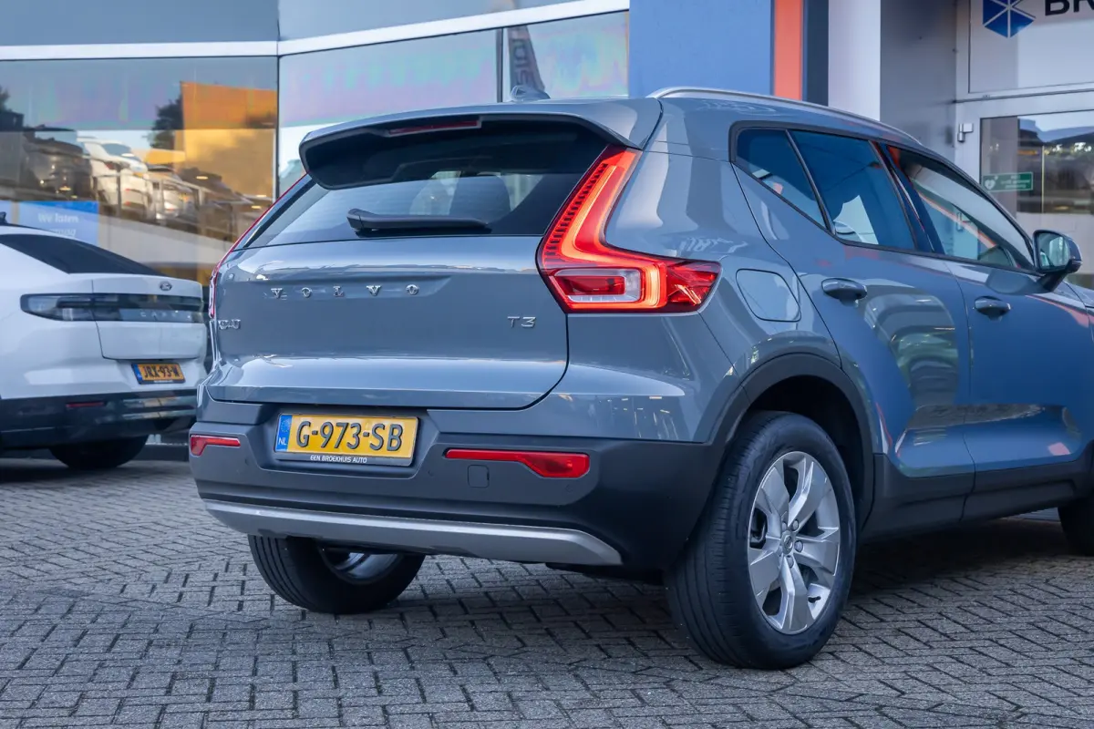 1.5 T3 Momentum | Achteruitrijcamera | Cruise control | Vooruitverwarming | Parkeersensoren Voor/Achter | elektrisch verstelbare spiegles | Achteruitrijcamera | Buitenspiegels elektrisch ink