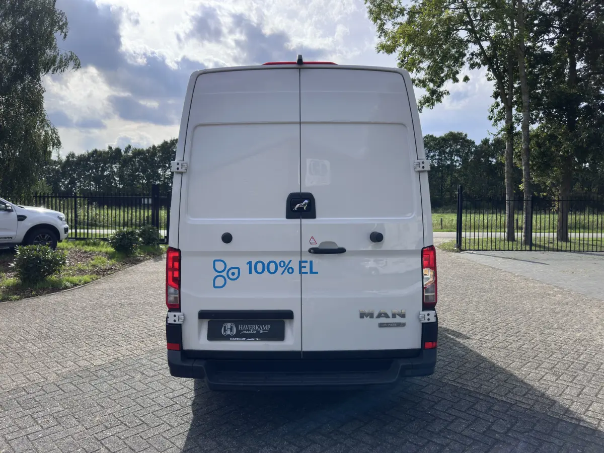 Basis 36 kWh L3 H3 (2-Fase) {SoH-88%} Aut. *HEATPUMP | NAVI-FULLMAP | AIRCO | CRUISE | CAMERA | HEATED-ERGO-SEATS | PDC | DAB | WIFI | FULL-LED | 3-PERS |  CCS-FASTLOADER*