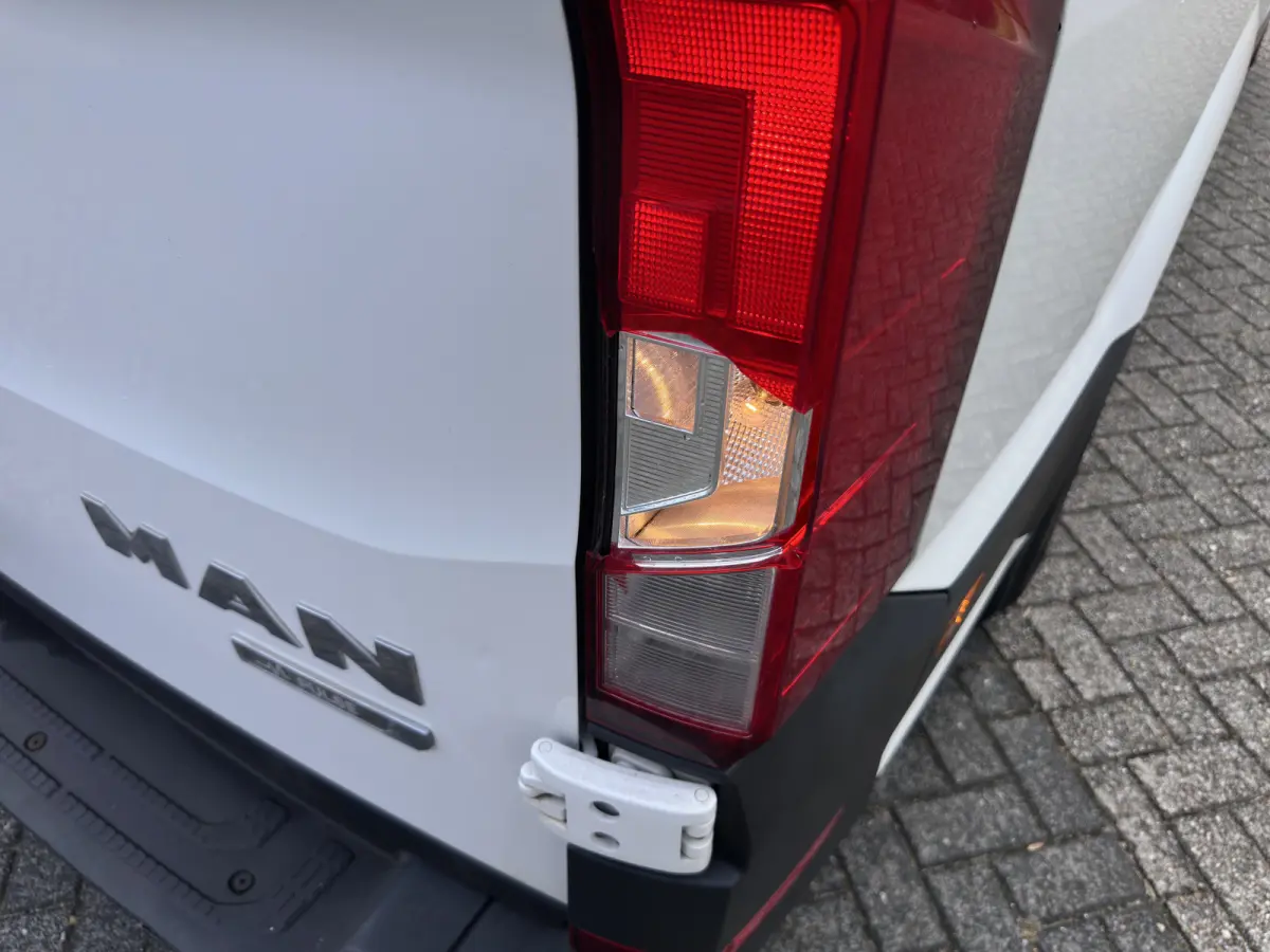 Basis 36 kWh L3 H3 (2-Fase) {SoH-88%} Aut. *HEATPUMP | NAVI-FULLMAP | AIRCO | CRUISE | CAMERA | HEATED-ERGO-SEATS | PDC | DAB | WIFI | FULL-LED | 3-PERS |  CCS-FASTLOADER*