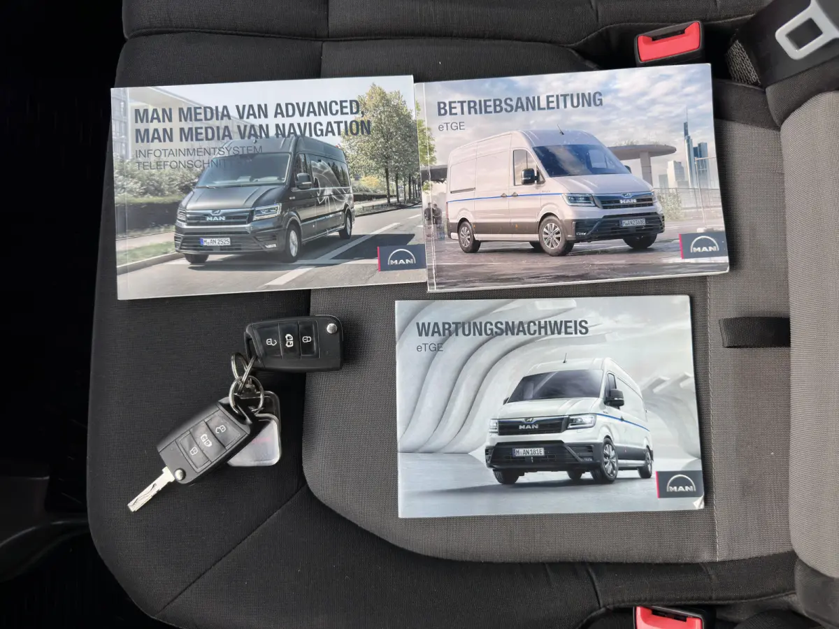 Basis 36 kWh L3 H3 (2-Fase) {SoH-88%} Aut. *HEATPUMP | NAVI-FULLMAP | AIRCO | CRUISE | CAMERA | HEATED-ERGO-SEATS | PDC | DAB | WIFI | FULL-LED | 3-PERS |  CCS-FASTLOADER*