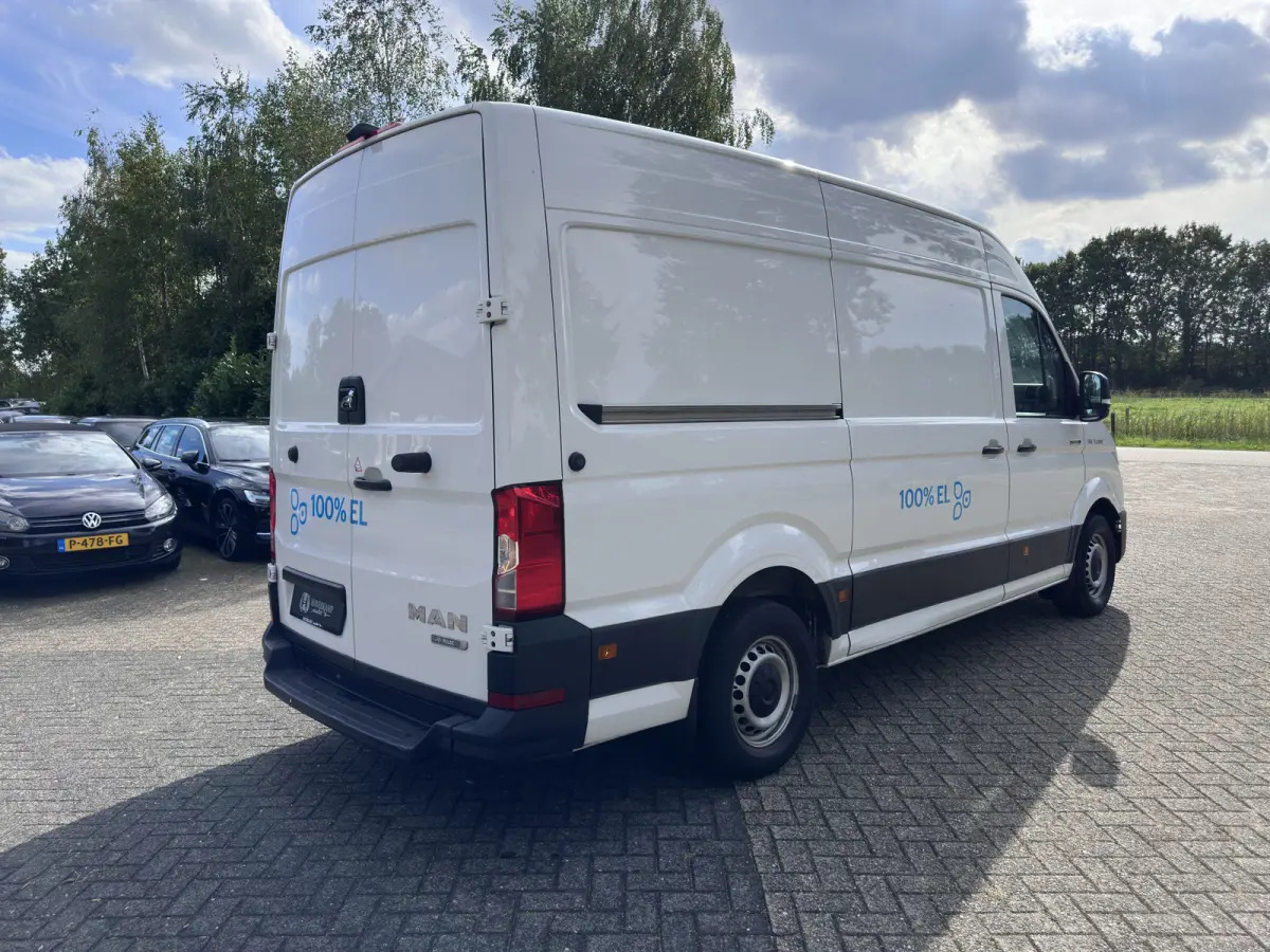 Basis 36 kWh L3 H3 (2-Fase) {SoH-88%} Aut. *HEATPUMP | NAVI-FULLMAP | AIRCO | CRUISE | CAMERA | HEATED-ERGO-SEATS | PDC | DAB | WIFI | FULL-LED | 3-PERS |  CCS-FASTLOADER*