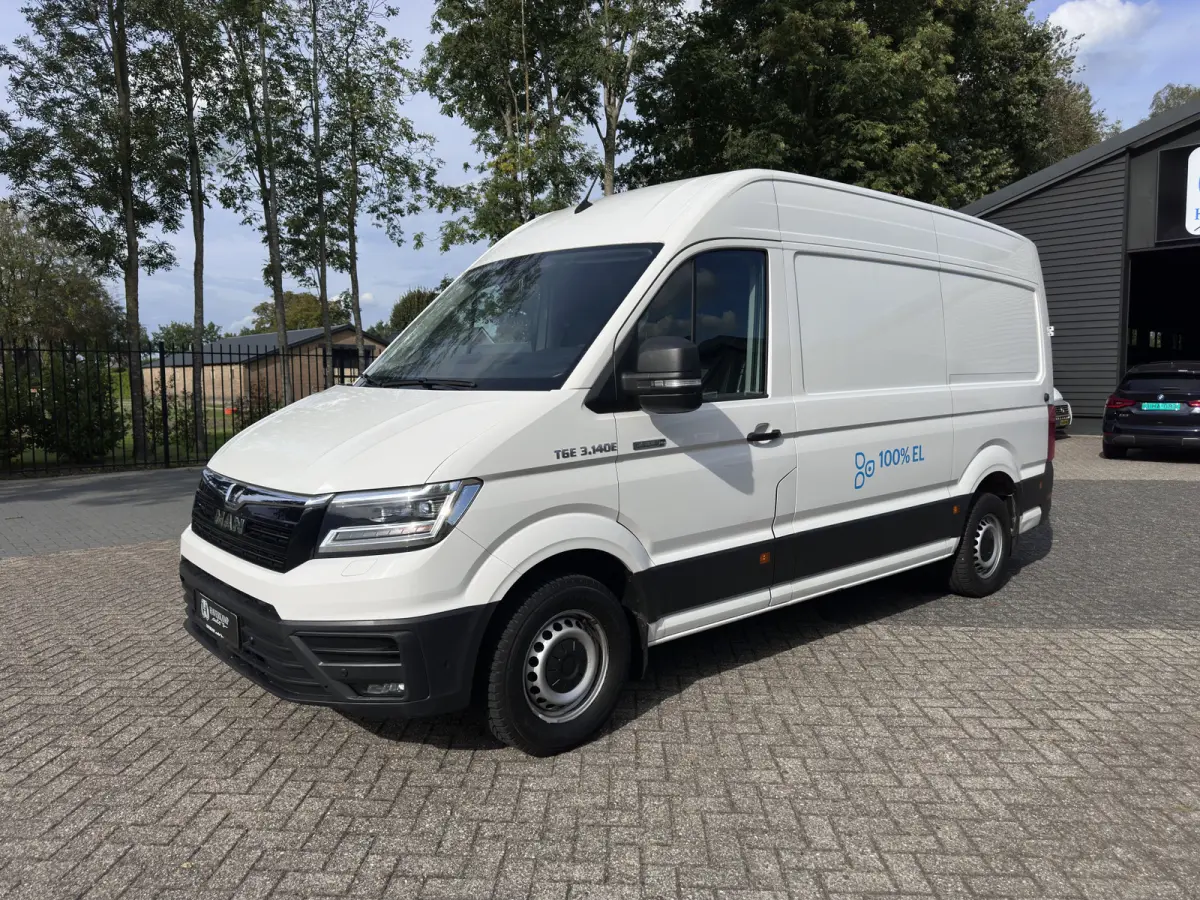 Basis 36 kWh L3 H3 (2-Fase) {SoH-88%} Aut. *HEATPUMP | NAVI-FULLMAP | AIRCO | CRUISE | CAMERA | HEATED-ERGO-SEATS | PDC | DAB | WIFI | FULL-LED | 3-PERS |  CCS-FASTLOADER*