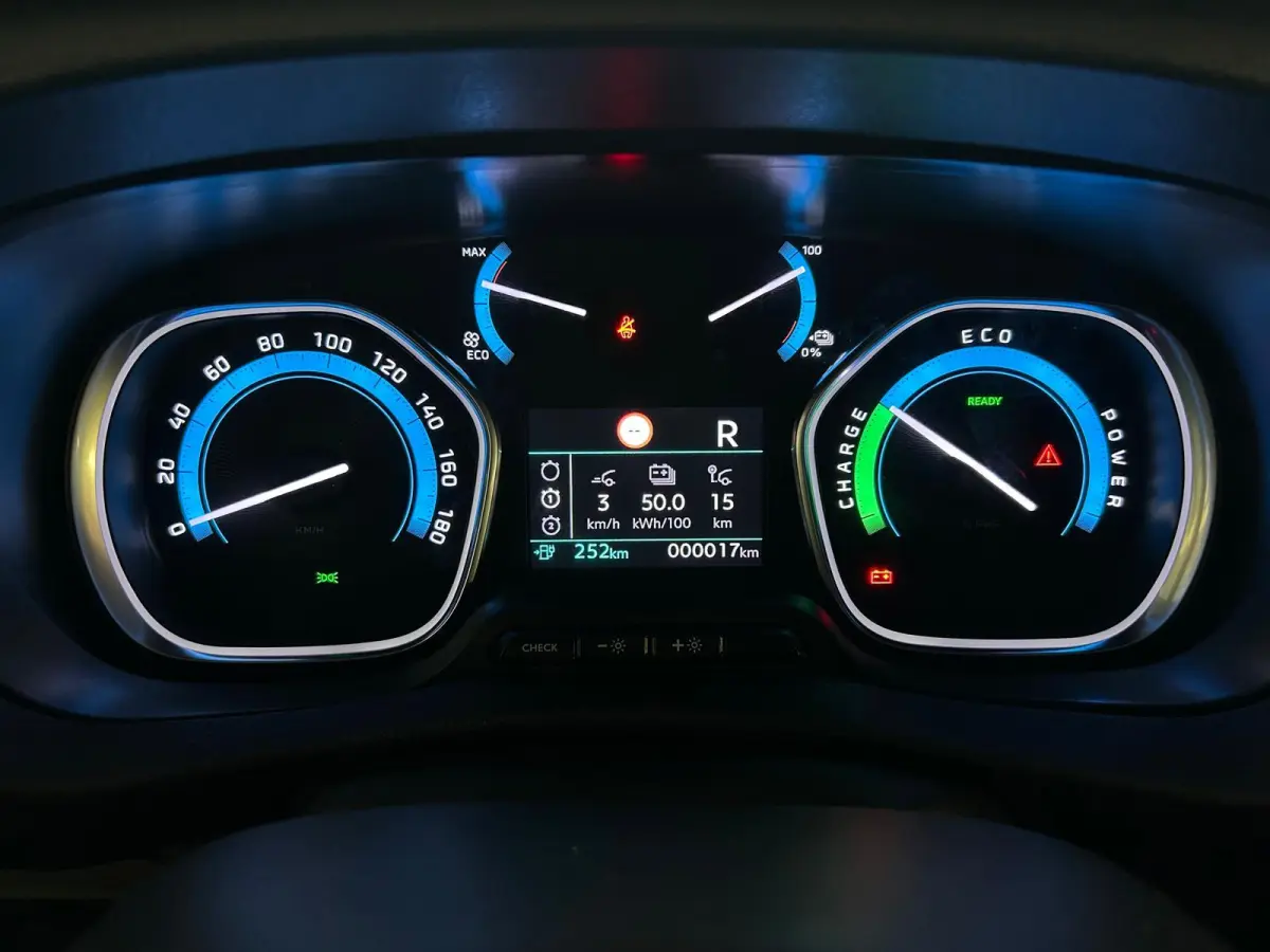 75kWh M COMBI | 8 ZITPLAATSEN | AIRCO | NAVI | CAM