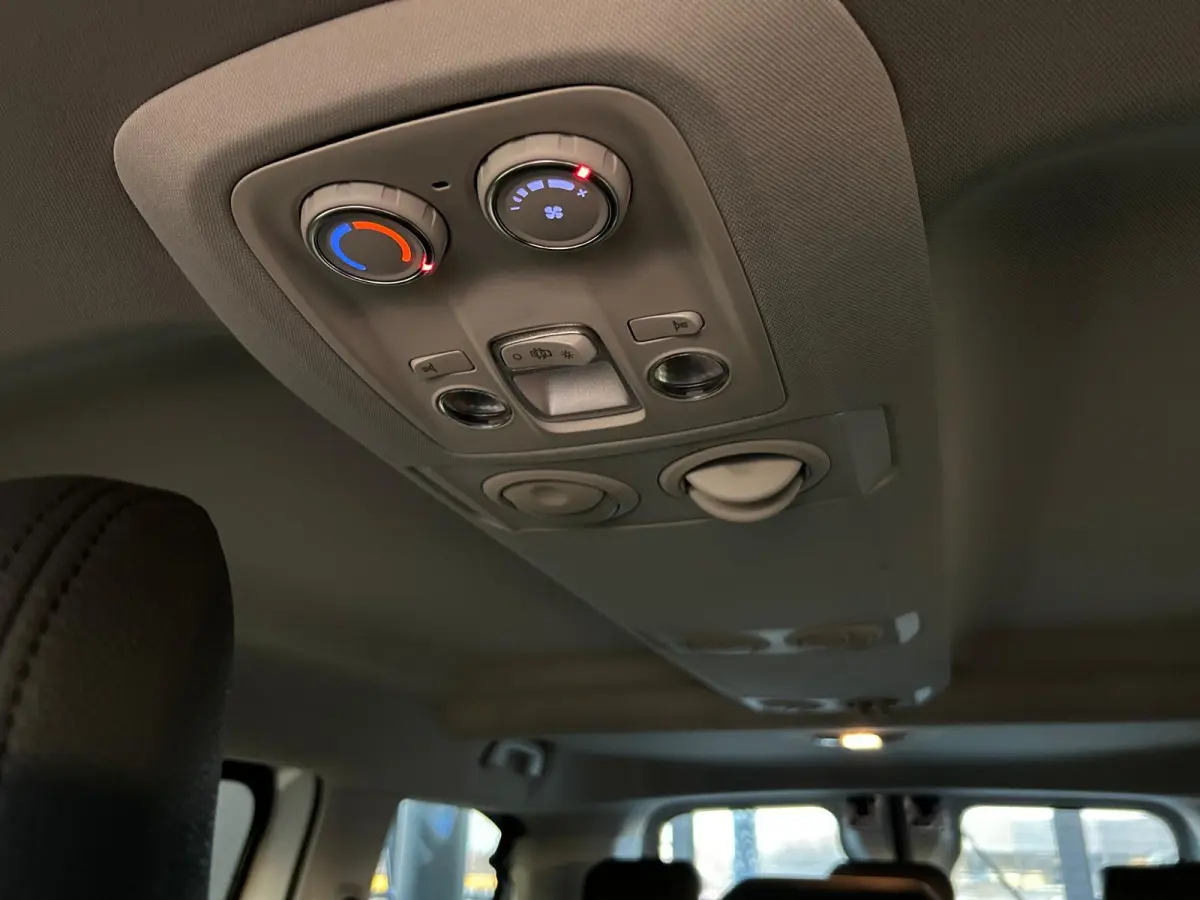 75kWh M COMBI | 8 ZITPLAATSEN | AIRCO | NAVI | CAM