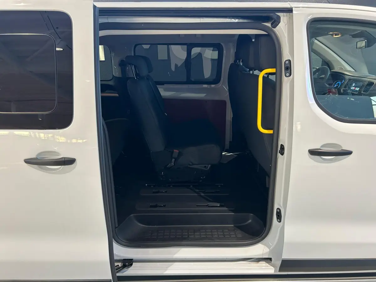 75kWh M COMBI | 8 ZITPLAATSEN | AIRCO | NAVI | CAM