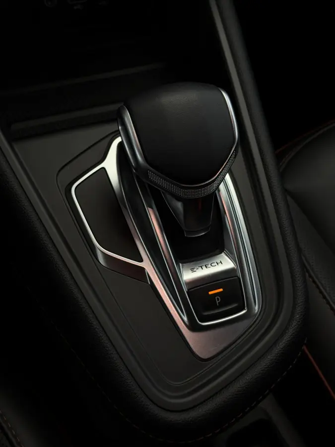 1.6 E-Tech Plug-in Hybrid 160 Initiale Paris Camera