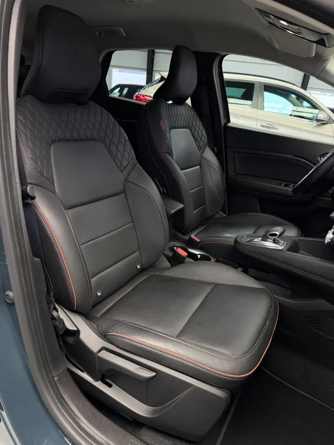 1.6 E-Tech Plug-in Hybrid 160 Initiale Paris Camera