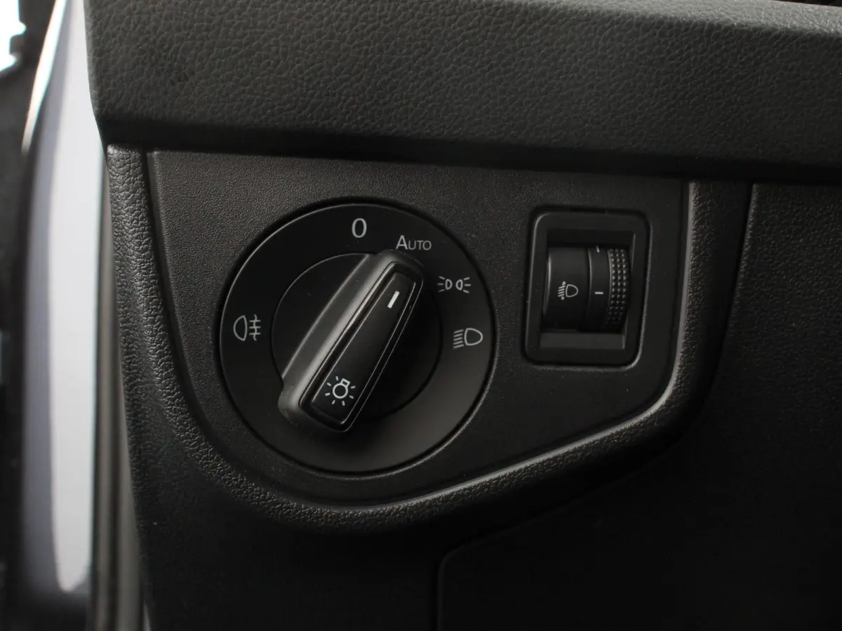 1.0 TSI DSG Style Navigatie Climate Control Cruise control adaptive Parkeer sensoren Led Dab Lichtmetalen Velgen Digitale Cockpit
