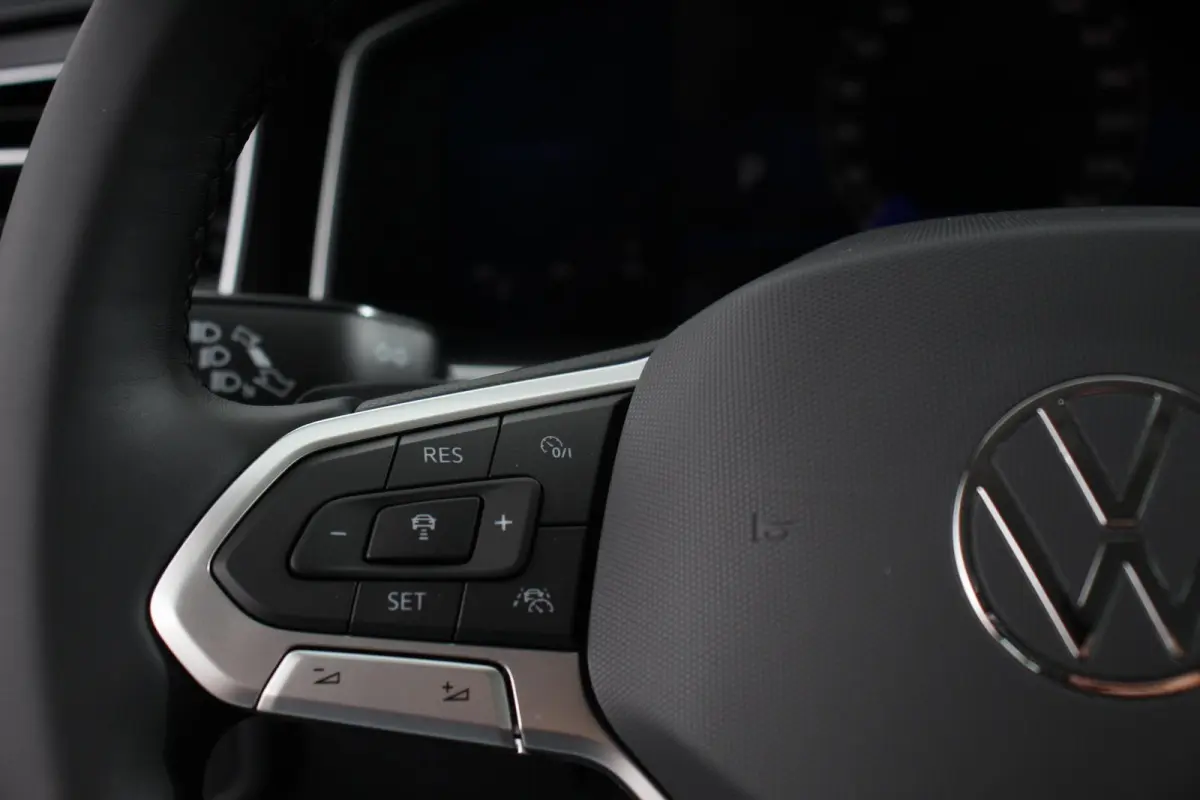 1.0 TSI DSG Style Navigatie Climate Control Cruise control adaptive Parkeer sensoren Led Dab Lichtmetalen Velgen Digitale Cockpit