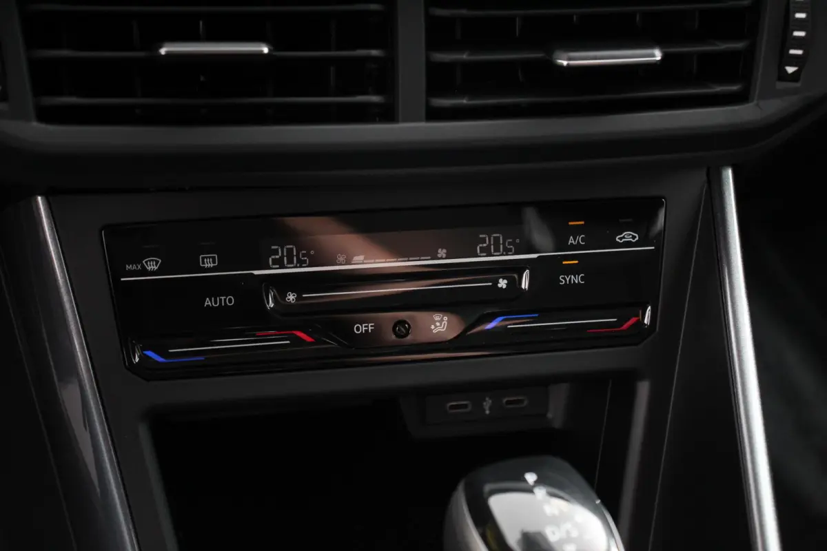 1.0 TSI DSG Style Navigatie Climate Control Cruise control adaptive Parkeer sensoren Led Dab Lichtmetalen Velgen Digitale Cockpit