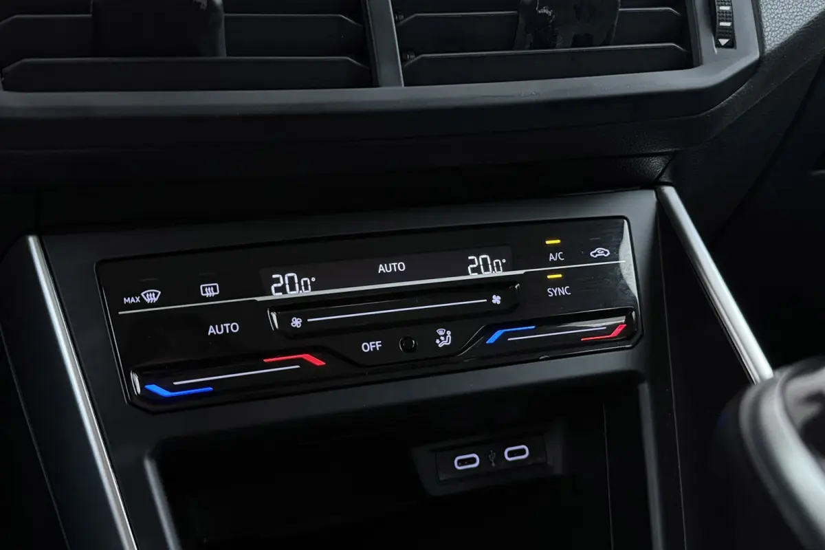 1.0 TSI Life | Org NL | Digital Cockpit | CarPlay | Navigatie | Camera | Climate Control |