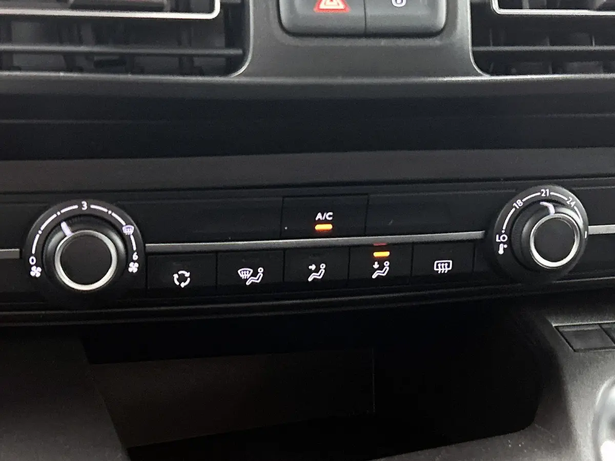 110pk L2H1 Edition | 1ste eigenaar | 7 Persoons | Camera | Navigatie | Stuurverwarming | Airco