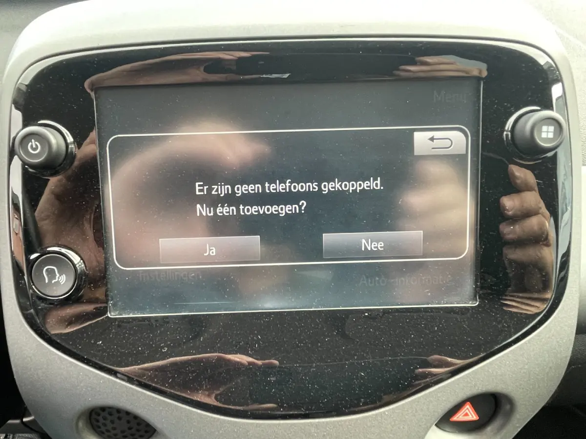 1.0 VVT-i x-cite | groot scherm | NL-auto | eerste eigenaar.