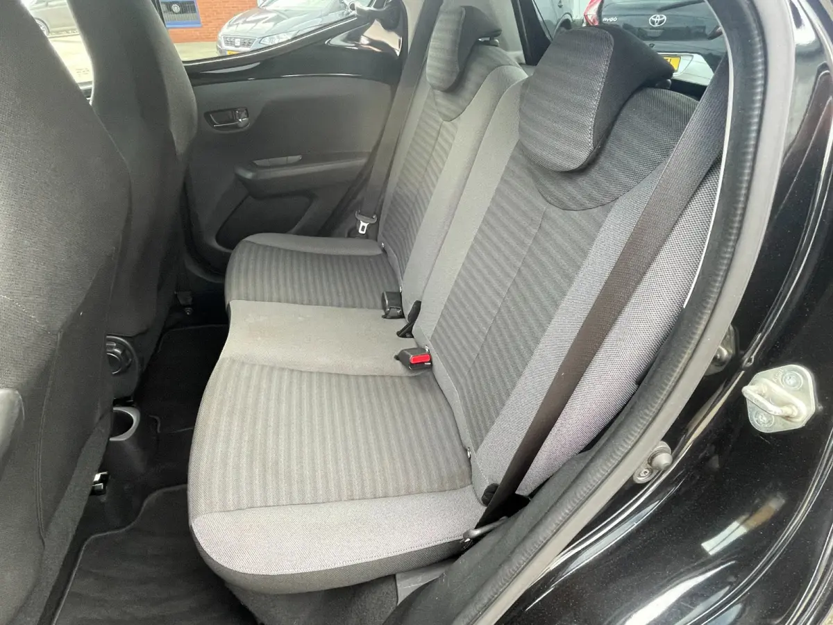 1.0 VVT-i x-cite | groot scherm | NL-auto | eerste eigenaar.
