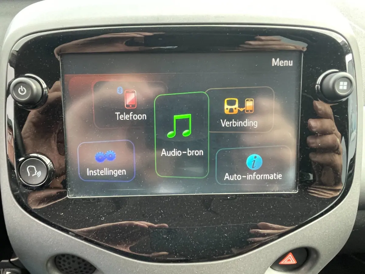 1.0 VVT-i x-cite | groot scherm | NL-auto | eerste eigenaar.