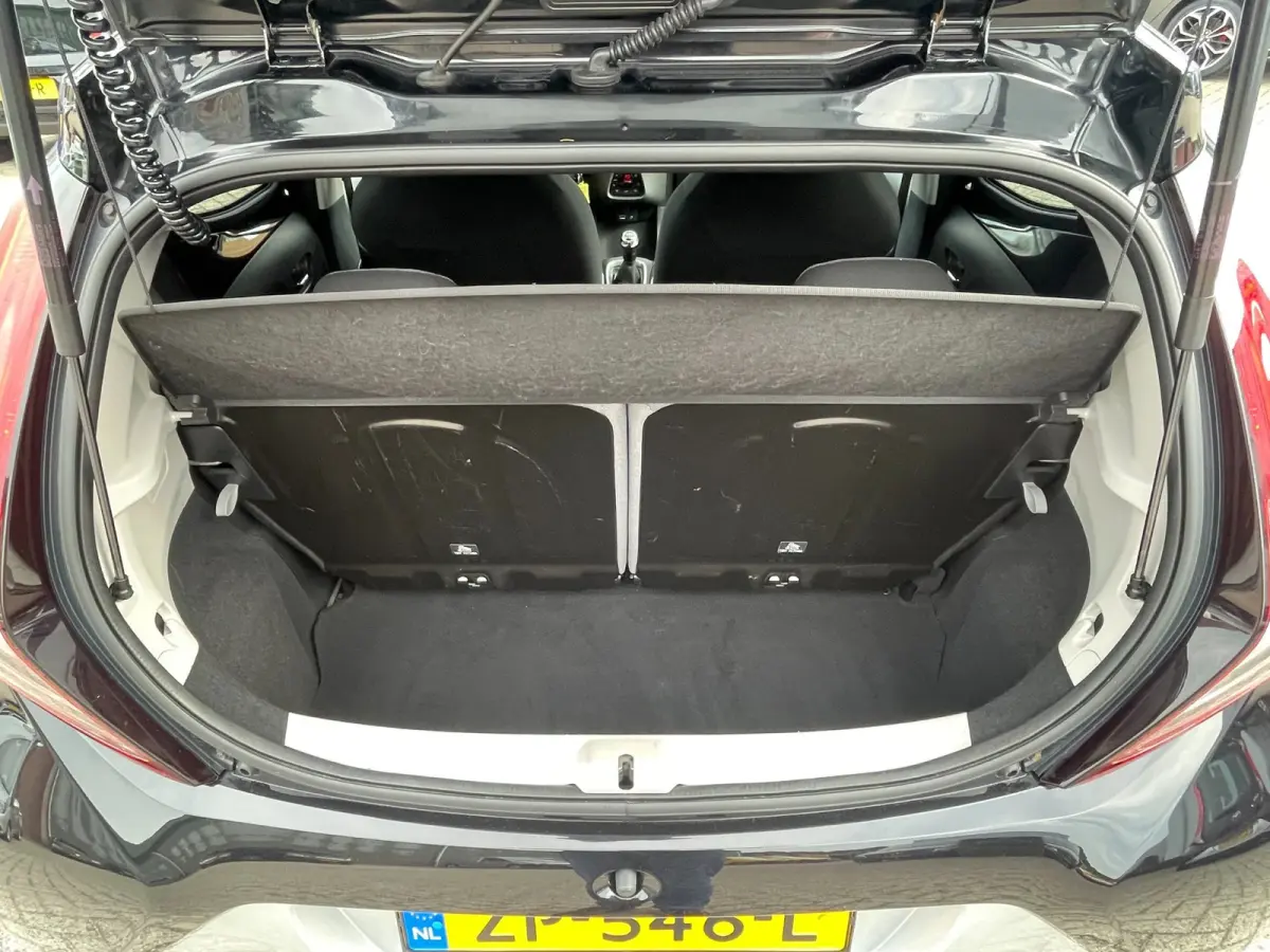 1.0 VVT-i x-cite | groot scherm | NL-auto | eerste eigenaar.