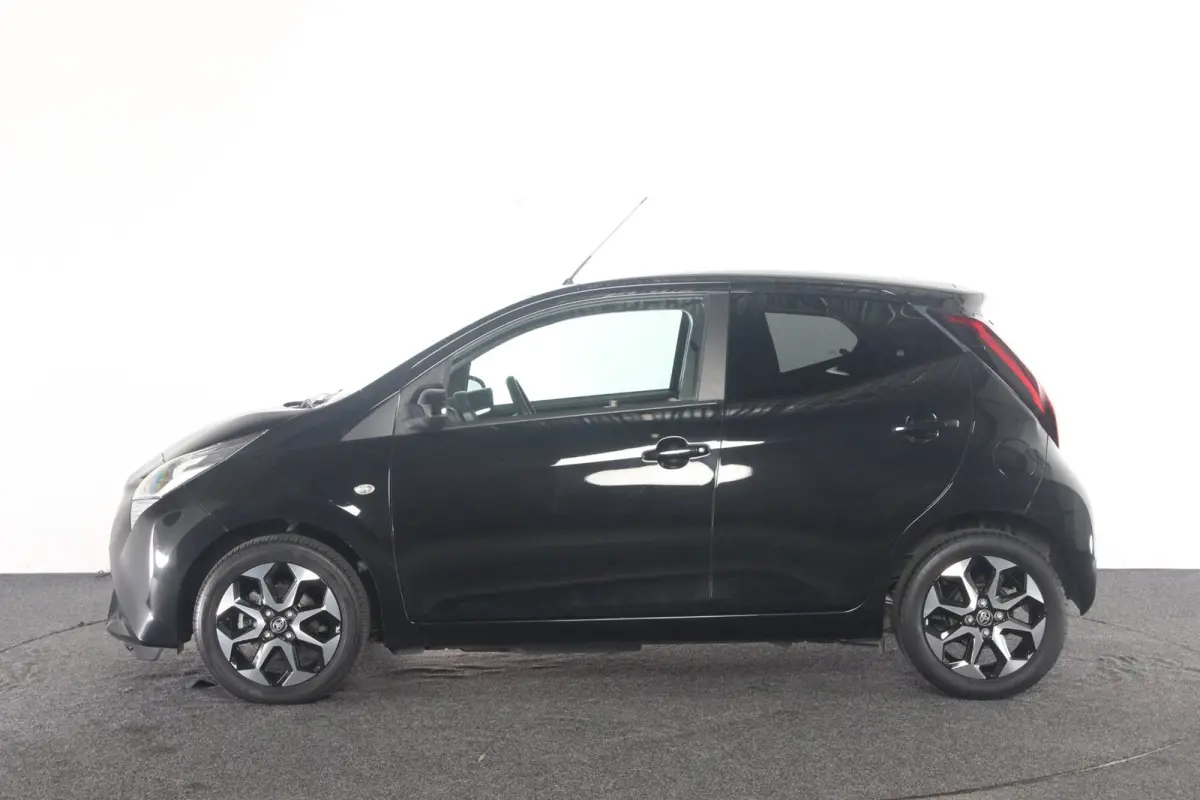 1.0 VVT-i x-cite | groot scherm | NL-auto | eerste eigenaar.