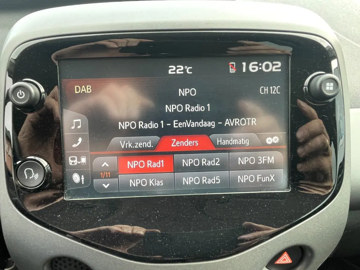 1.0 VVT-i x-cite | groot scherm | NL-auto | eerste eigenaar.
