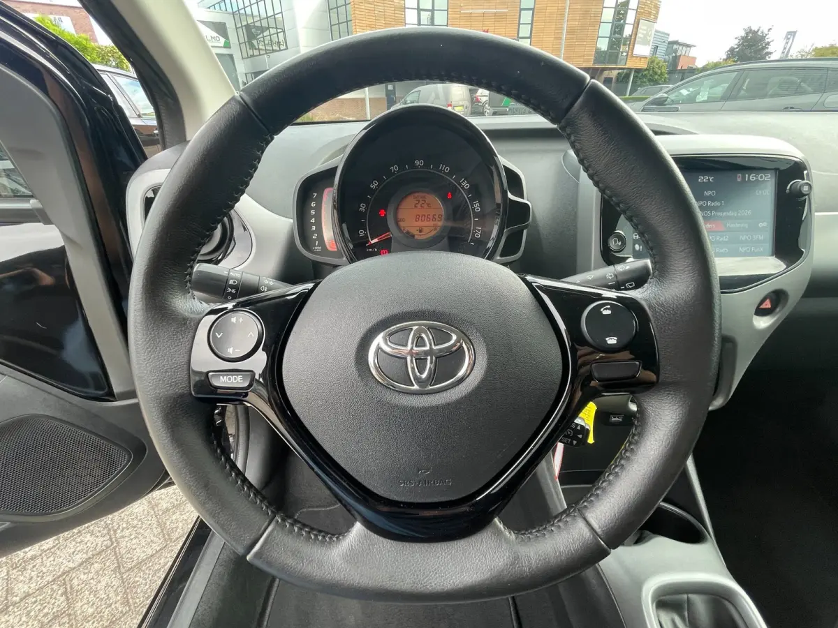 1.0 VVT-i x-cite | groot scherm | NL-auto | eerste eigenaar.