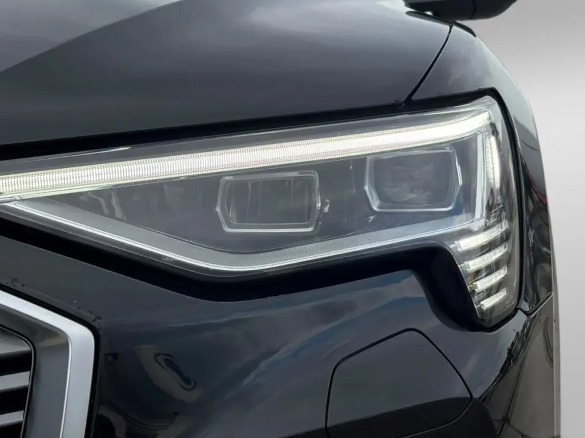 55 quattro S edition 95 kWh (NL-auto,Dealer OndH, Panorama, B&O, Camera, PDC, StoelV, Carplay, Etc)