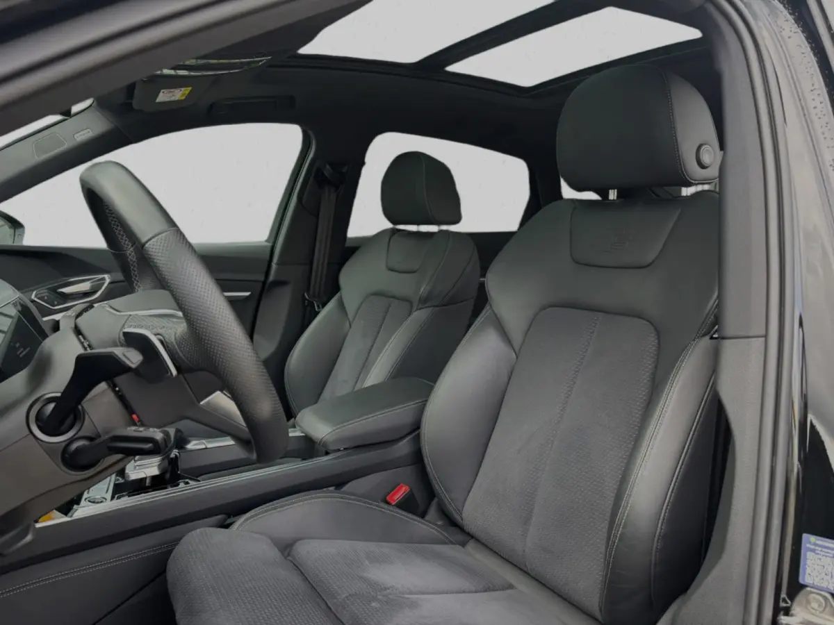 55 quattro S edition 95 kWh (NL-auto,Dealer OndH, Panorama, B&O, Camera, PDC, StoelV, Carplay, Etc)