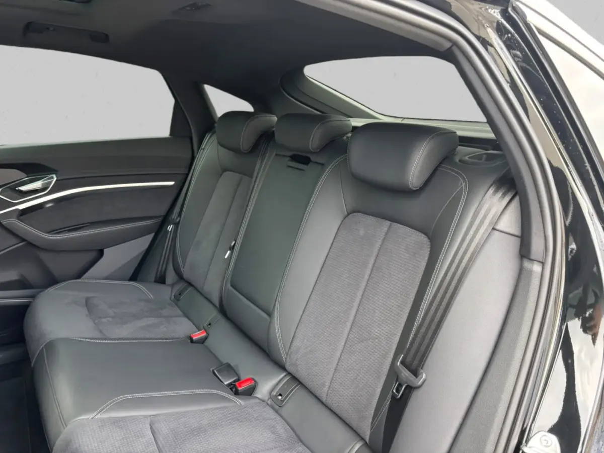 55 quattro S edition 95 kWh (NL-auto,Dealer OndH, Panorama, B&O, Camera, PDC, StoelV, Carplay, Etc)