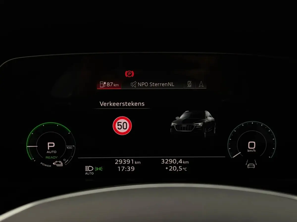 55 quattro S edition 95 kWh (NL-auto,Dealer OndH, Panorama, B&O, Camera, PDC, StoelV, Carplay, Etc)