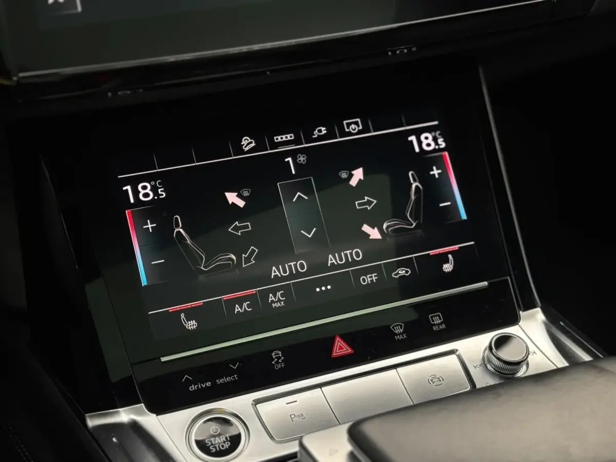 55 quattro S edition 95 kWh (NL-auto,Dealer OndH, Panorama, B&O, Camera, PDC, StoelV, Carplay, Etc)