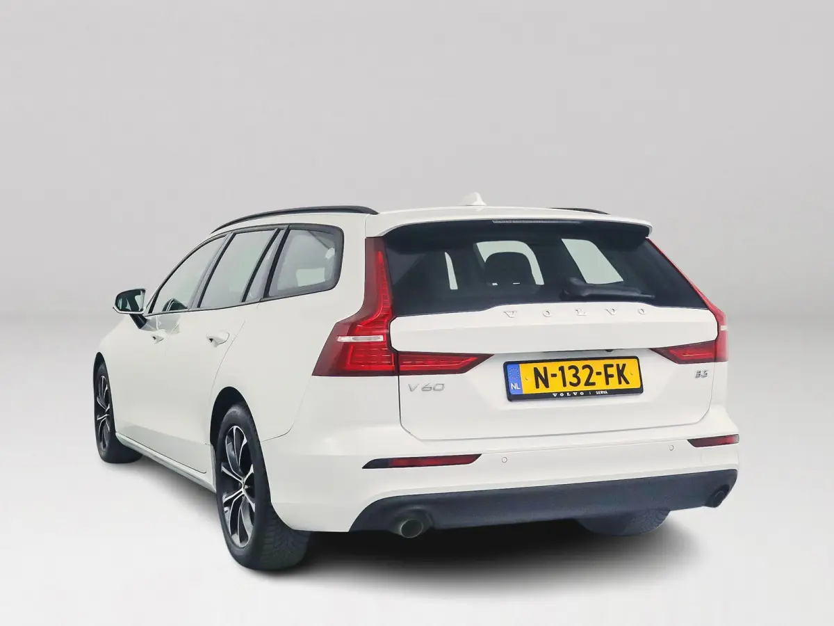 B3 Momentum Advantage | Parkeercamera | Stoel- en Stuurverwarming | Cruise control | Trekhaak