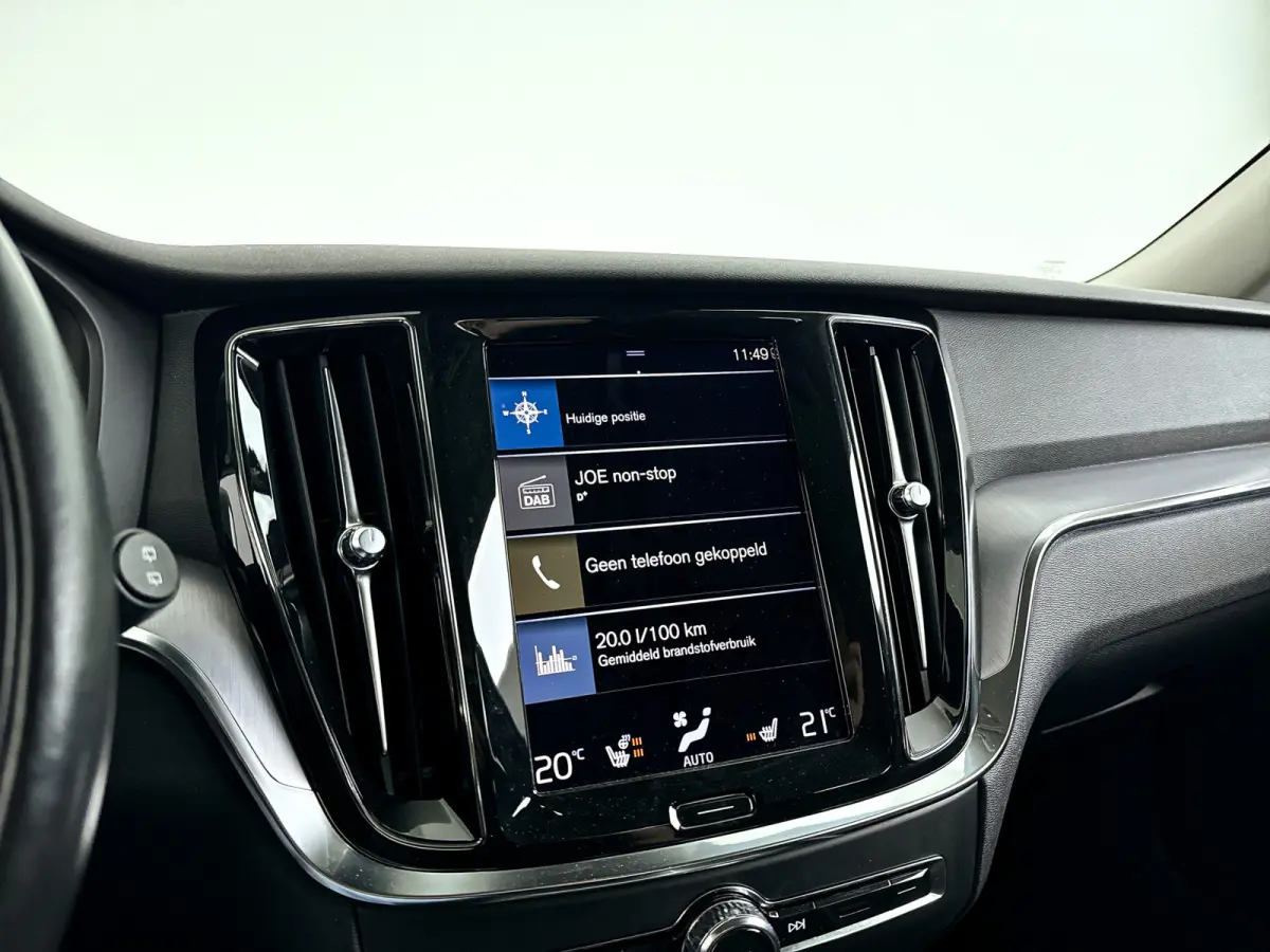 B3 Momentum Advantage | Parkeercamera | Stoel- en Stuurverwarming | Cruise control | Trekhaak