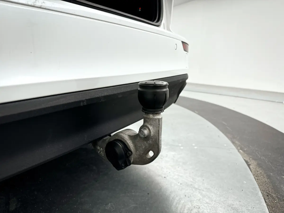 B3 Momentum Advantage | Parkeercamera | Stoel- en Stuurverwarming | Cruise control | Trekhaak