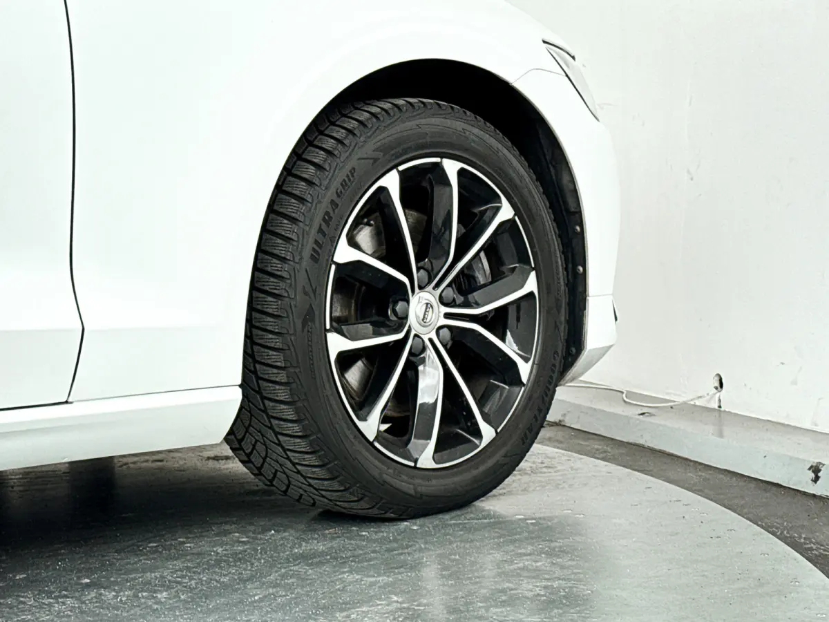 B3 Momentum Advantage | Parkeercamera | Stoel- en Stuurverwarming | Cruise control | Trekhaak