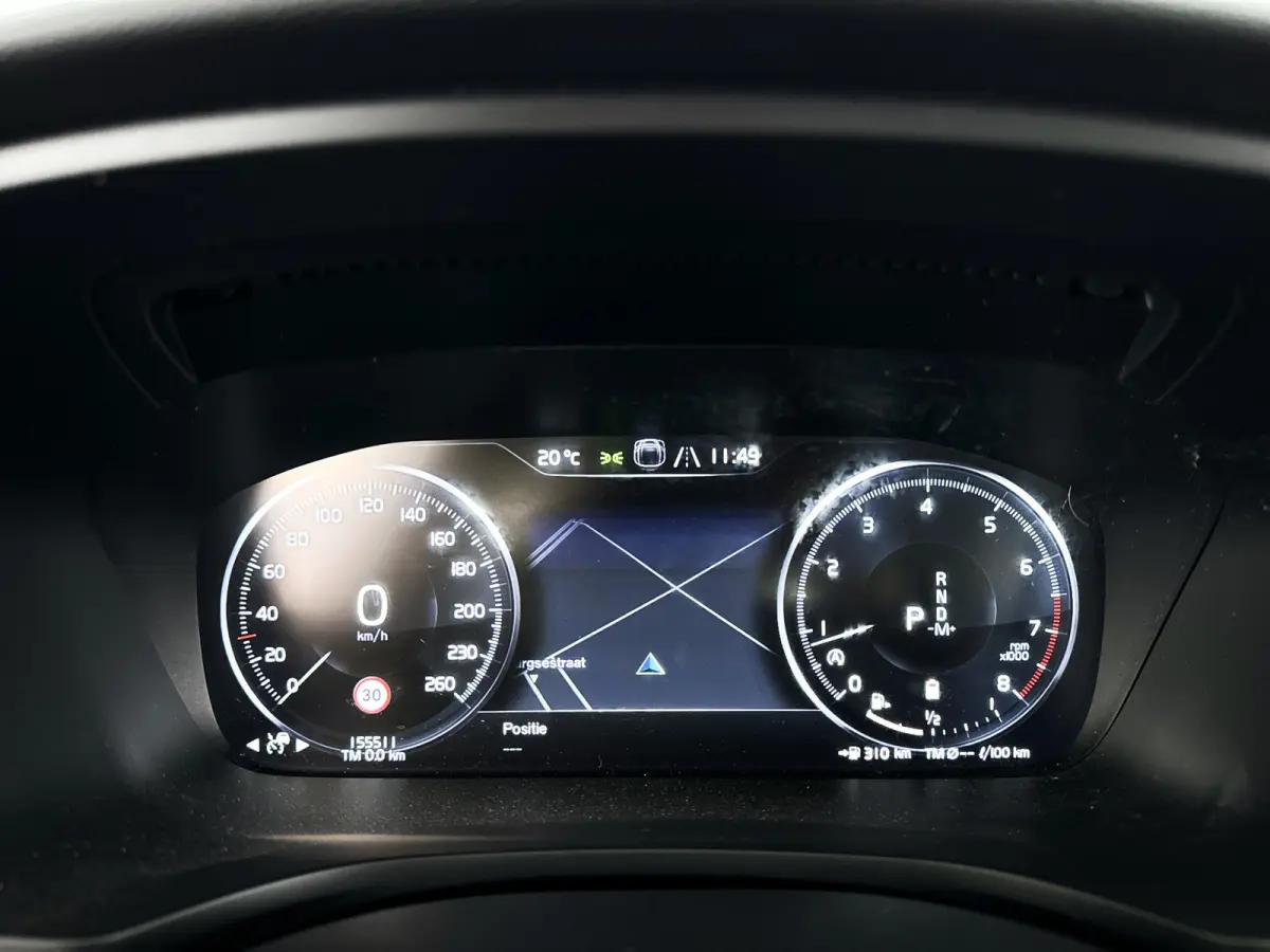 B3 Momentum Advantage | Parkeercamera | Stoel- en Stuurverwarming | Cruise control | Trekhaak