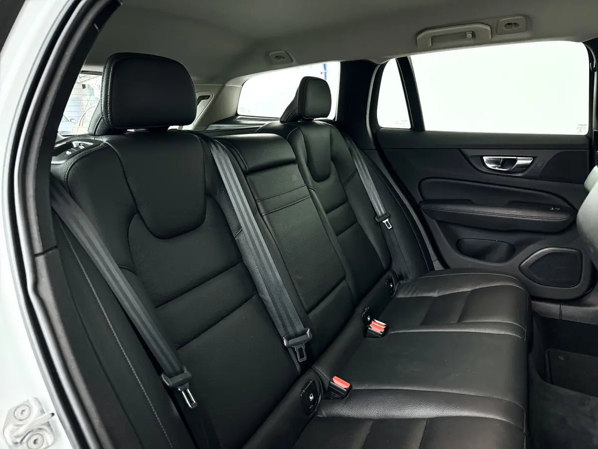 B3 Momentum Advantage | Parkeercamera | Stoel- en Stuurverwarming | Cruise control | Trekhaak