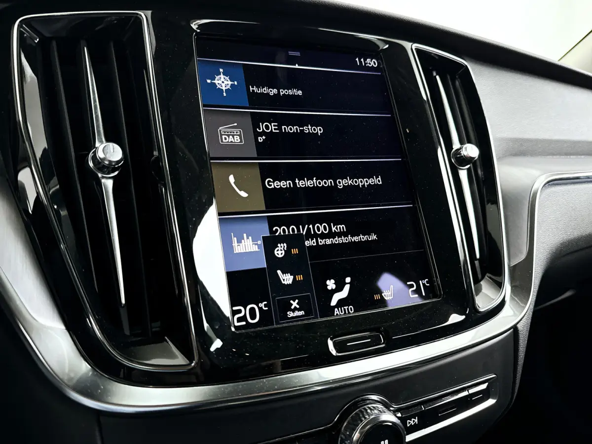 B3 Momentum Advantage | Parkeercamera | Stoel- en Stuurverwarming | Cruise control | Trekhaak