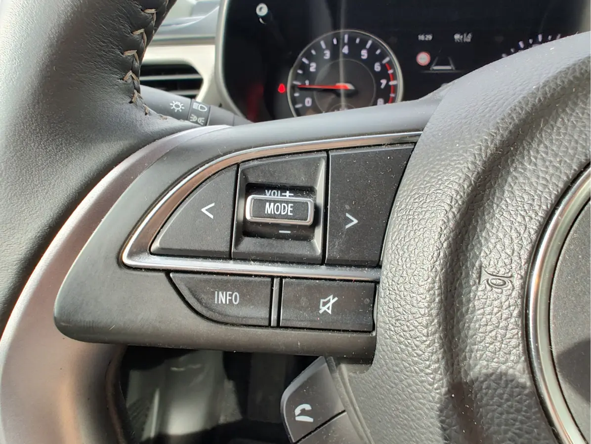 1.2 SELECT SMART HYBRID Navi | Draadloze Carplay | All Season