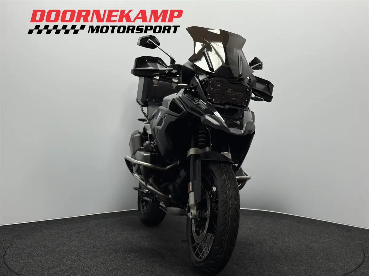 TRIPLE BLACK