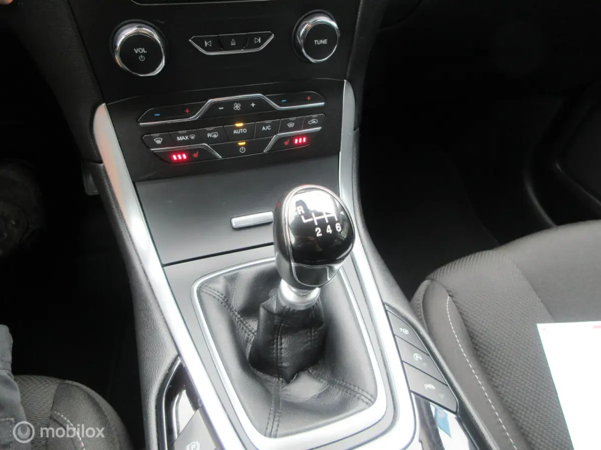 1.5 Vignale 7p. 82dkm! Airco Cruise Verw stoelen Navigatie Trekhaak