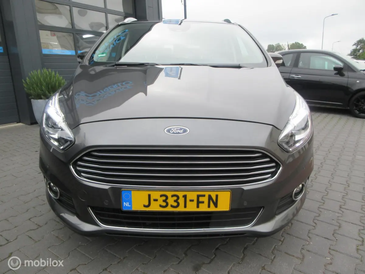 1.5 Vignale 7p. 82dkm! Airco Cruise Verw stoelen Navigatie Trekhaak